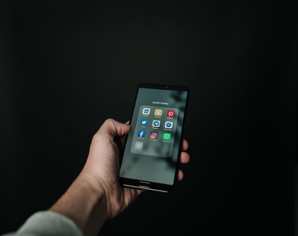celular con redes sociales